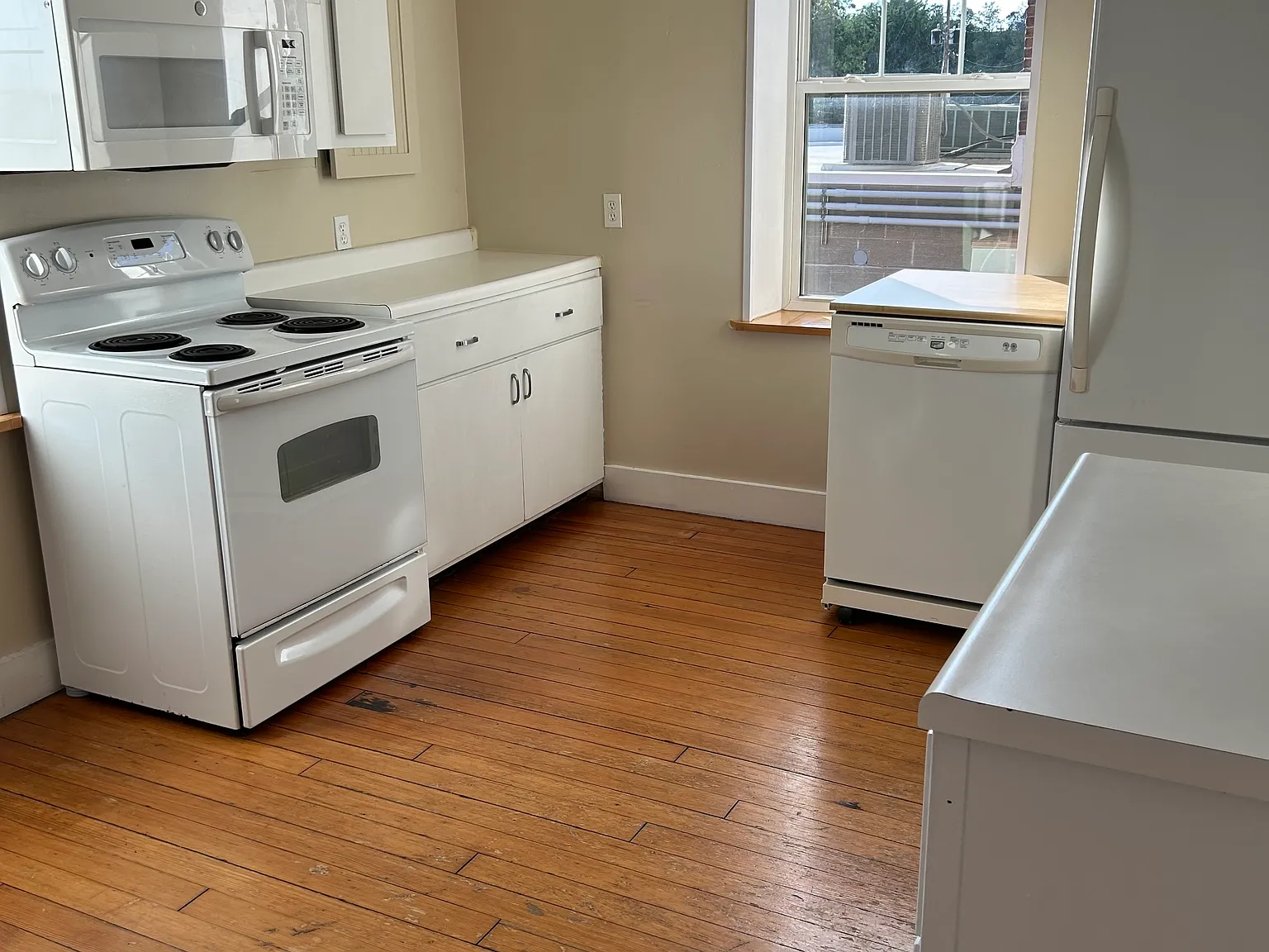 2 bed, 950 sqft, $950 — Photo 3
