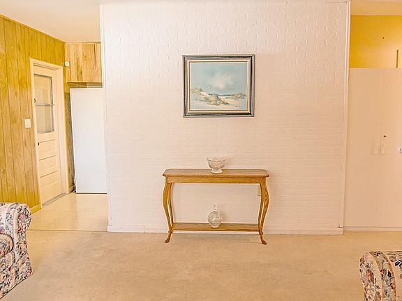 3rd image of 8903 N Locust Ave