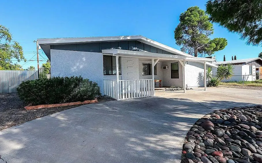 2111 S Magnolia Ave