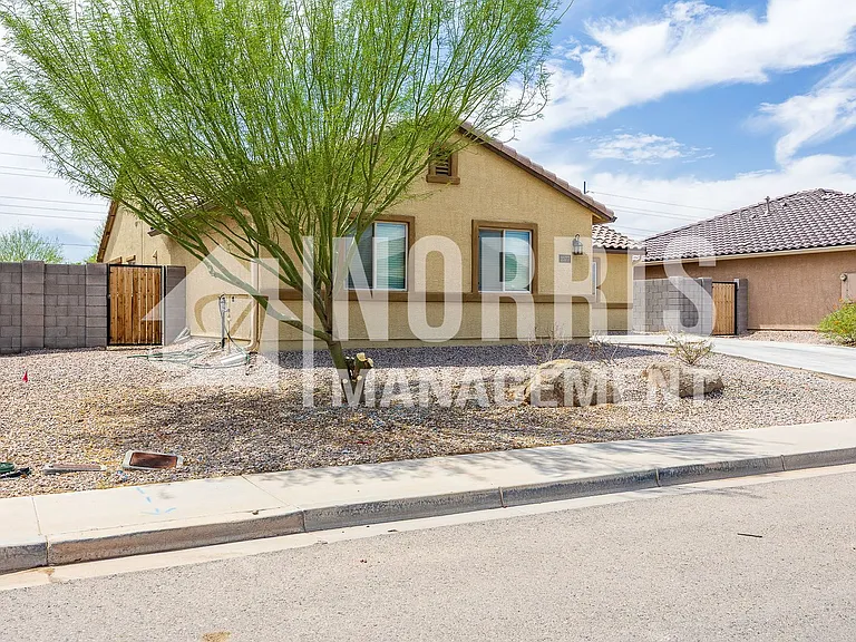 2577 N Agave Ln — Photo 3
