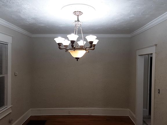 4th image of 205 E 18th St