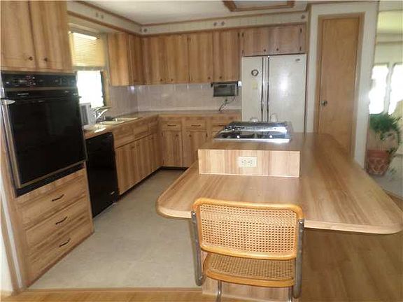 5th image of 8013 SE Saratoga Dr