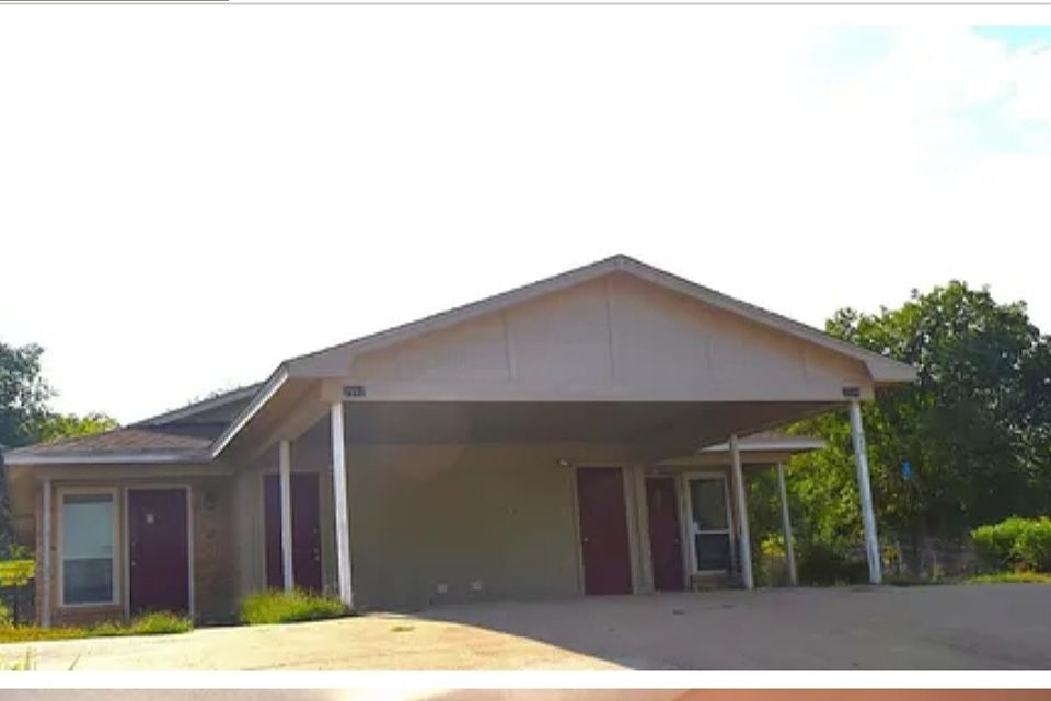 Front of Duplex- 2592 Cattlebaron dr is on the left