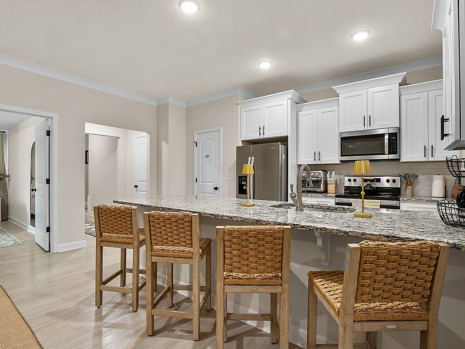 4 bed, 4.5 bath, $6,500 — Photo 4