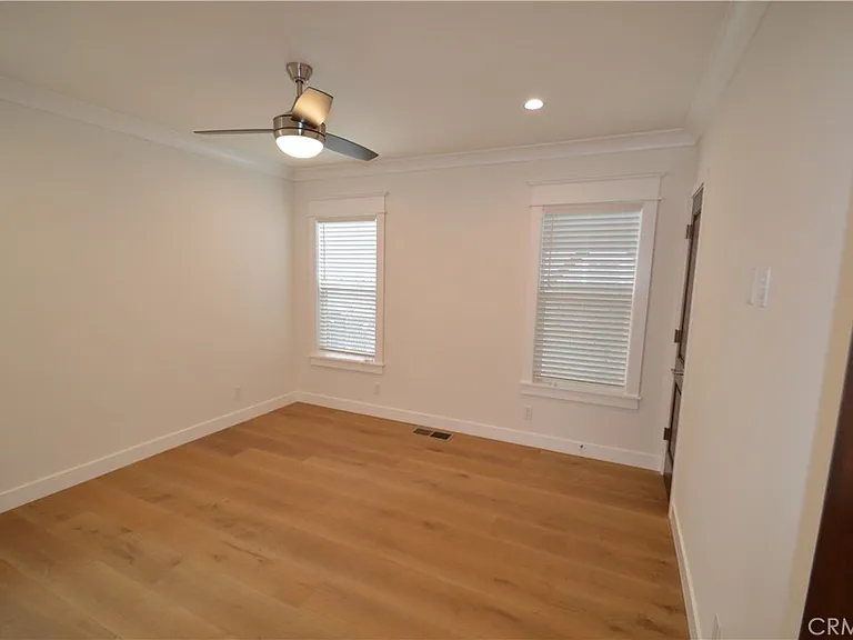 1443 N Evergreen St — Photo 9