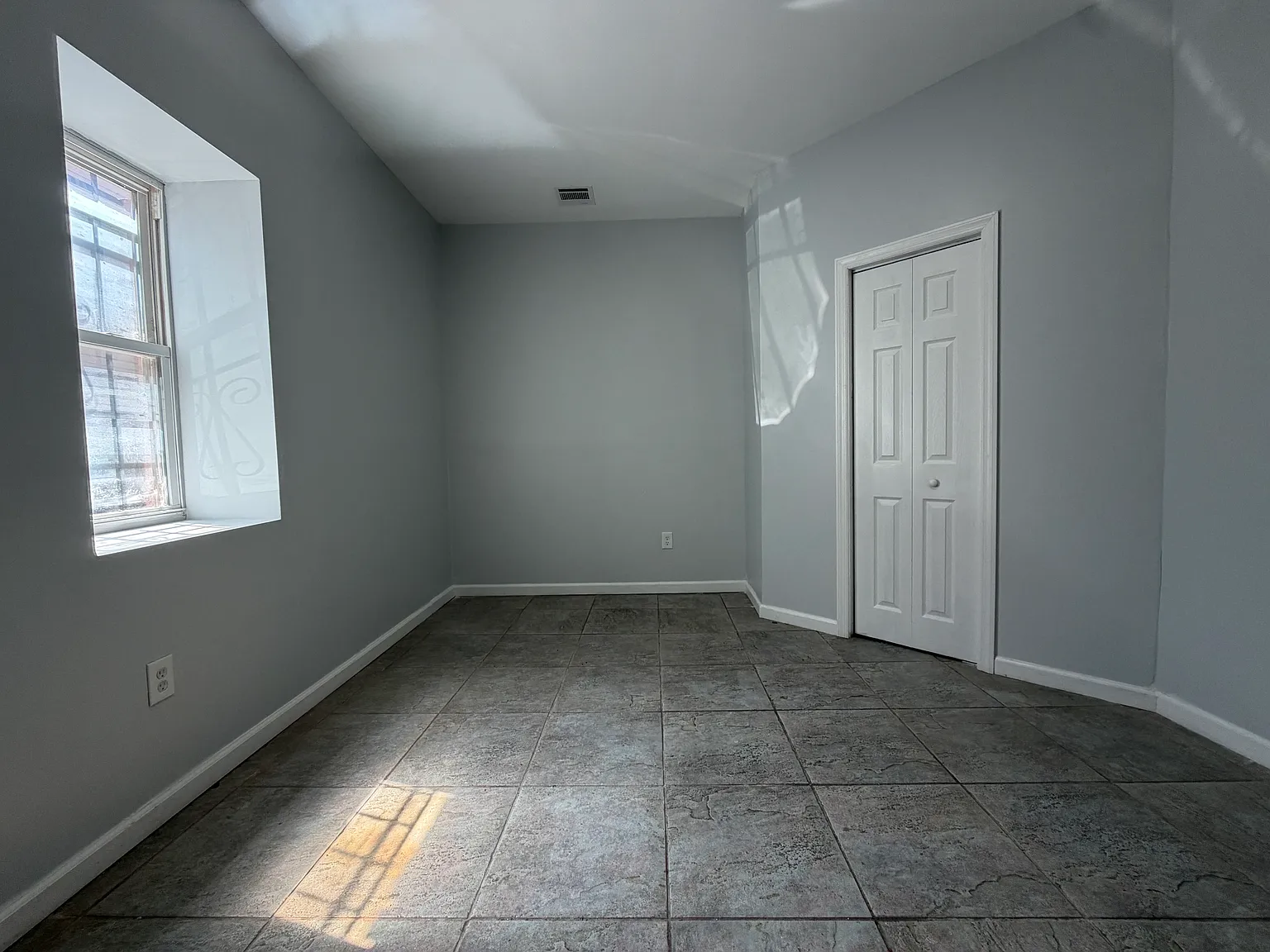 4 bed, 1.5 bath, 1100 sqft, $2,000 — Photo 3