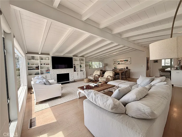 234 La Brea St — Photo 18