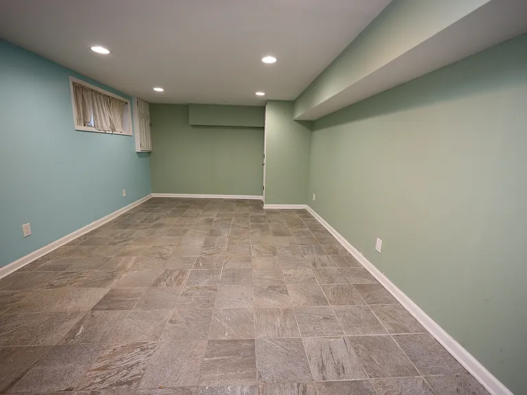178 Spratt Ave — Photo 30