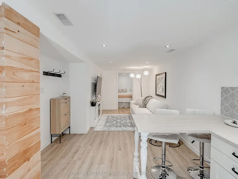 12 Peel St S — Photo 9