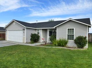 811 Esperanza Way, Grandview, WA 98930