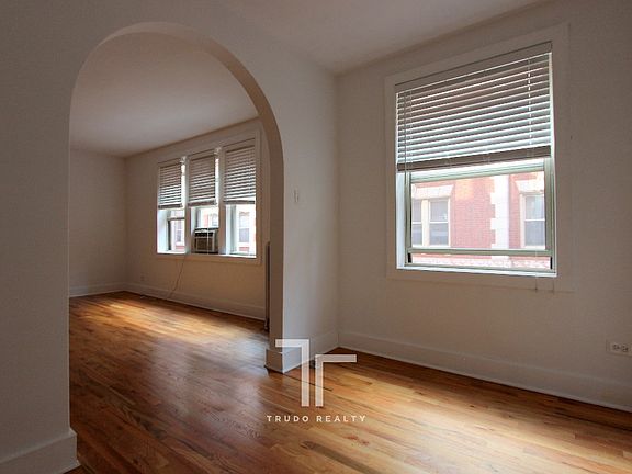 3rd image of 540 W Surf St #54651N