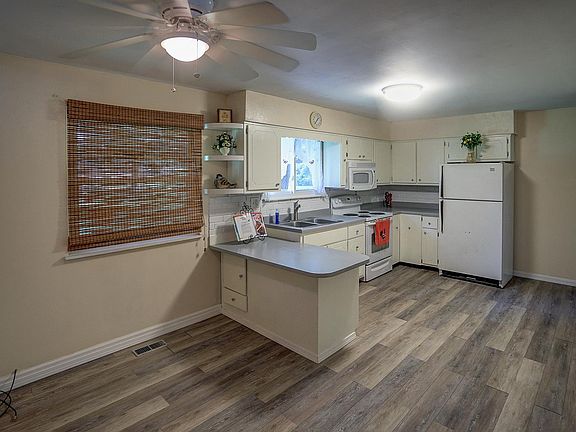 5th image of 26 Cambridge Dr