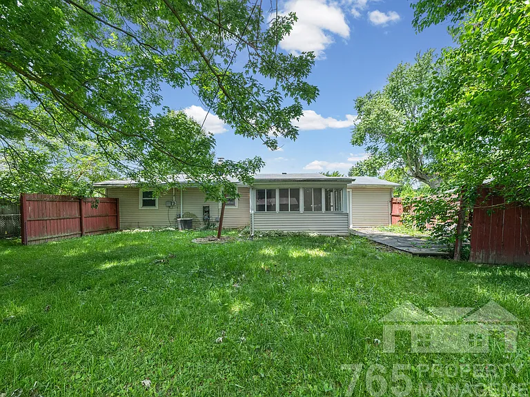 5201 Mohawk Dr — Photo 2