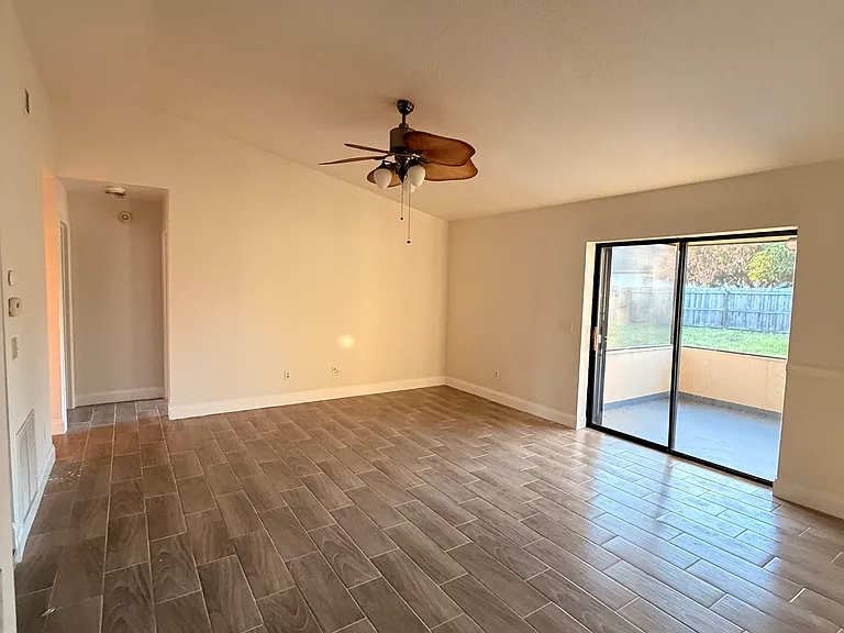 1207 SW Patricia Ave — Photo 5