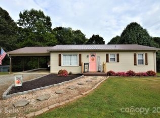 122 Plymouth Rd, Lenoir, NC 28645