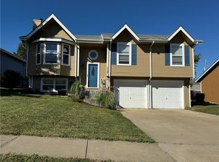 1727 SW Hidden Valley Dr, Topeka, KS 66615