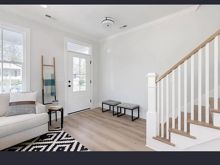 2305 Harvard Ave — Photo 4