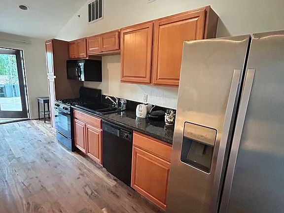 5th image of 601 N Camden Dr #A