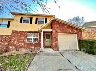 13 Twin Oaks Dr, Belleville, IL 62221