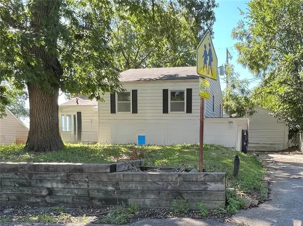 715 NE 44th St, Kansas City, MO 64116