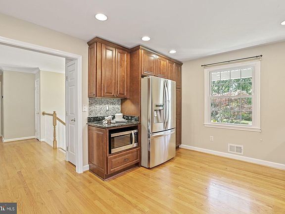 5th image of 136 Evitt Ct