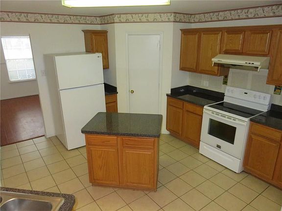 4th image of 2813 Lakefield Dr