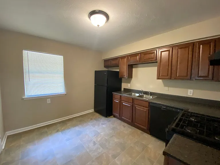 6 Winchester Dr — Photo 2