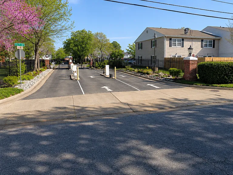 19 Towne Square Dr — Photo 17