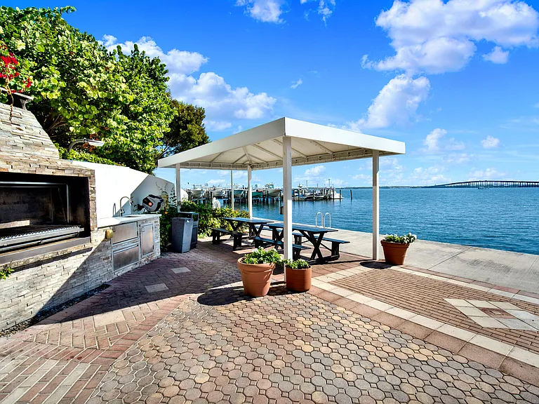 1925 Brickell Ave #PENTHOUSE — Photo 17