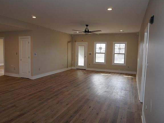 5th image of 1061 Mark Cir
