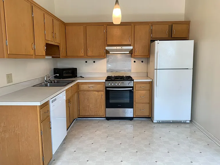 1140 Edgar Ave — Photo 3
