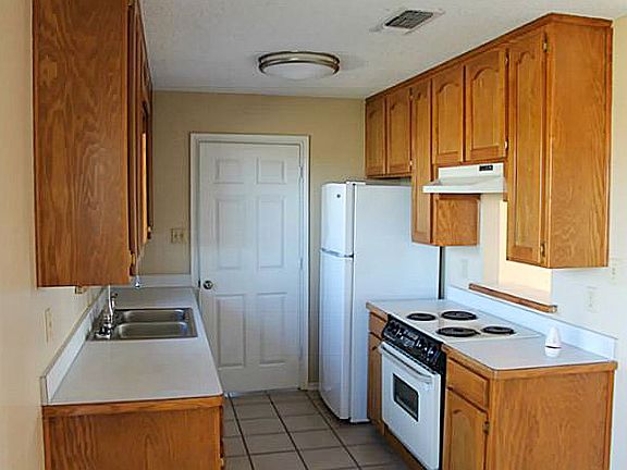 5th image of 803 S Wickham St
