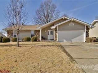 121 Lake Point Dr, Saint Peters, MO 63376