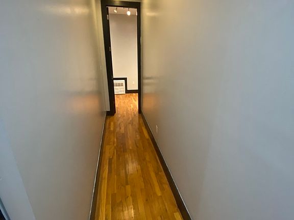 3rd image of 198 Scholes St #Ll3