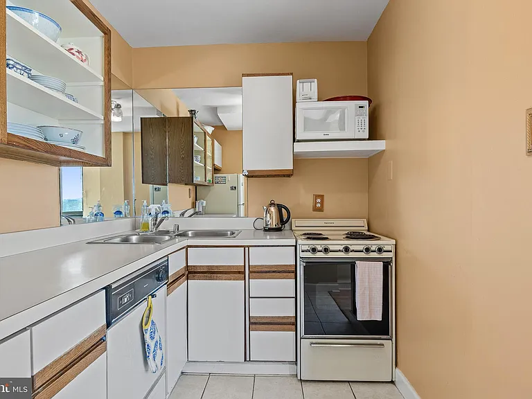 1021 Arlington Blvd #824 — Photo 9