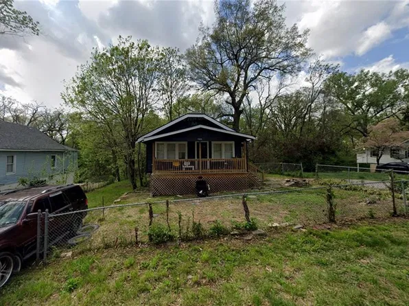 7000 Spruce Ave, Kansas City, MO 64132