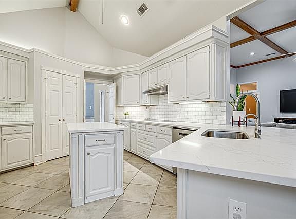 4th image of 449 Chippendale Dr