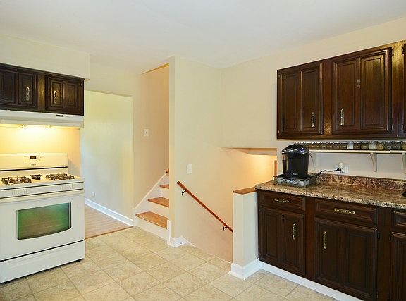 5th image of 2127 N Haig Ct
