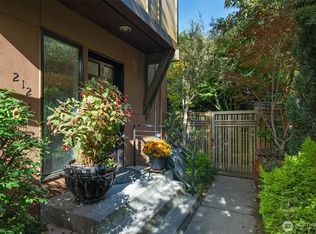212 N 45th St, Seattle, WA 98103
