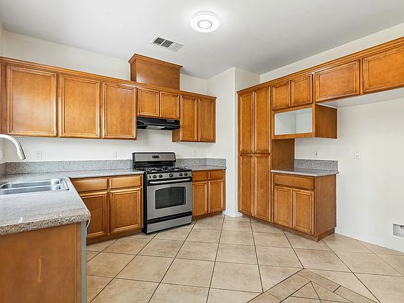 5th image of 1484 Patricia Ave