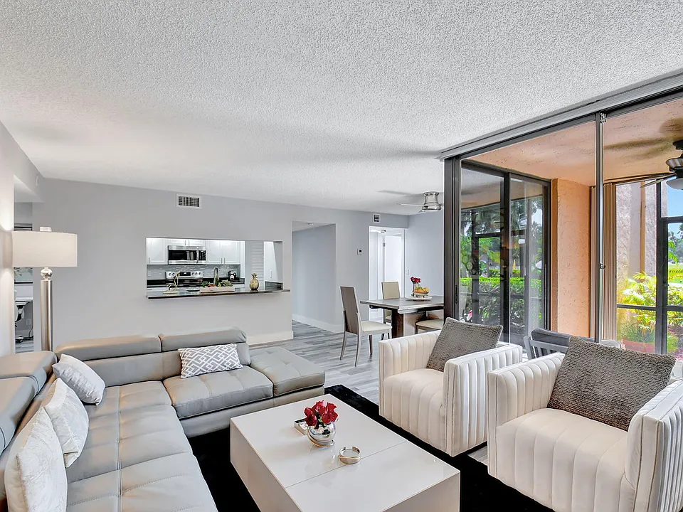 2255 Lindell Blvd #4103