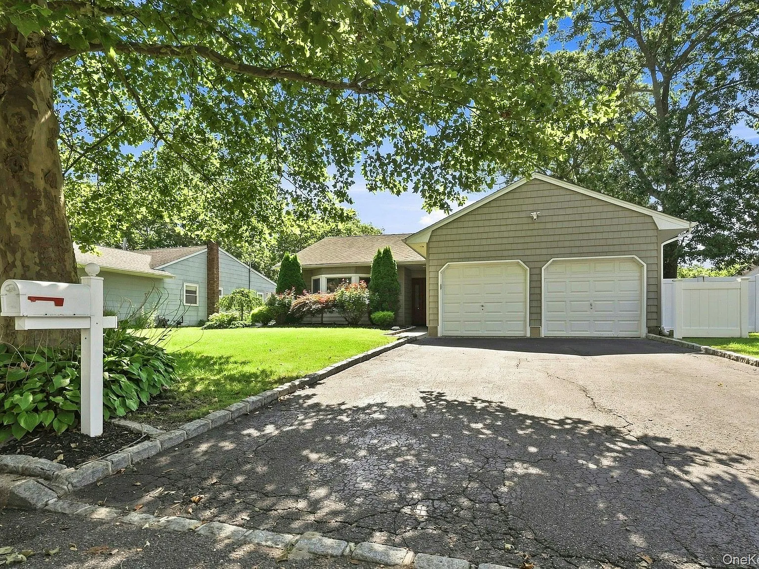 4 bed, 2.0 bath, 2276 sqft, $4,600 — Photo 3