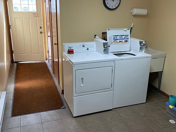 4th image of 985 Sheridan Dr APT 3