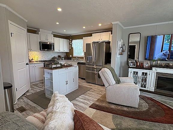 2nd image of 360 E Tuttle Rd #9