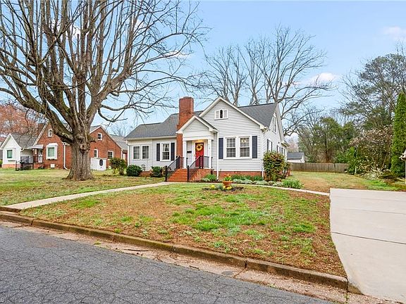 3rd image of 218 Queen Anne Rd