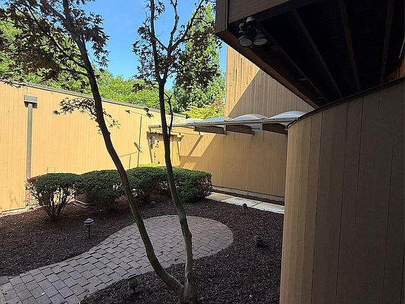 3rd image of 32690 Ravine Dr