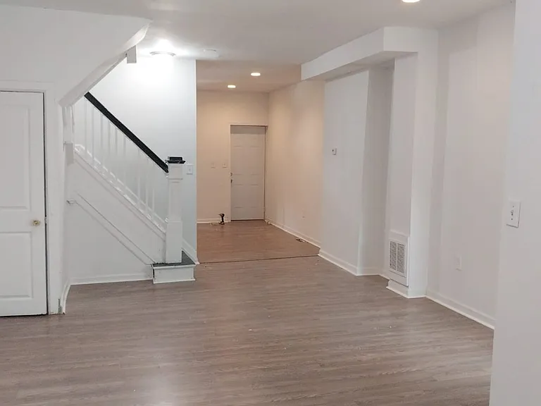 3015 Rayner Ave — Photo 2