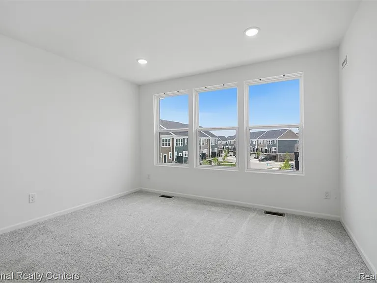 43034 Atwood Ave — Photo 16