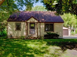 2053 Giesmann St, Roseville, MN 55113