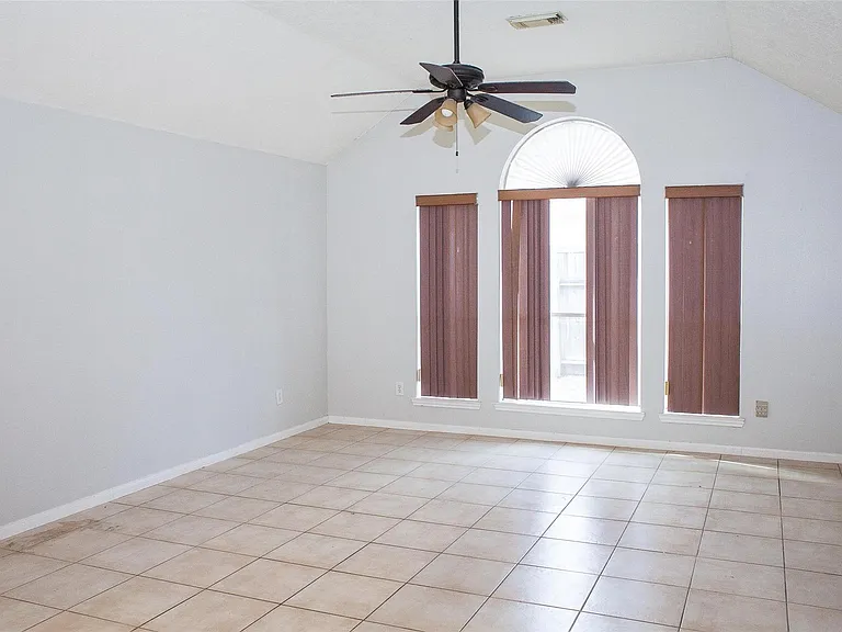 6223 Newbury Dr — Photo 14